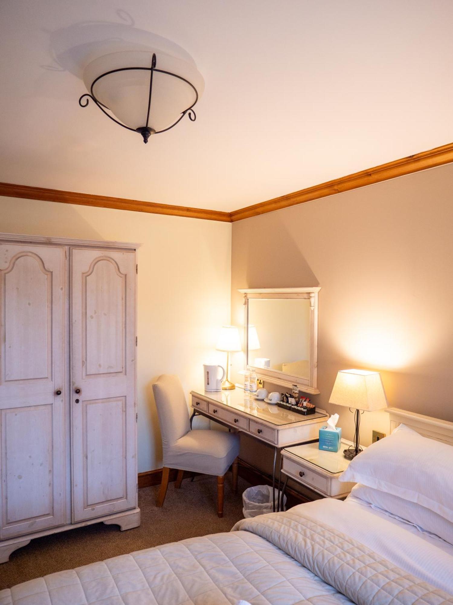 The Vestry Hotel Чичестър Екстериор снимка