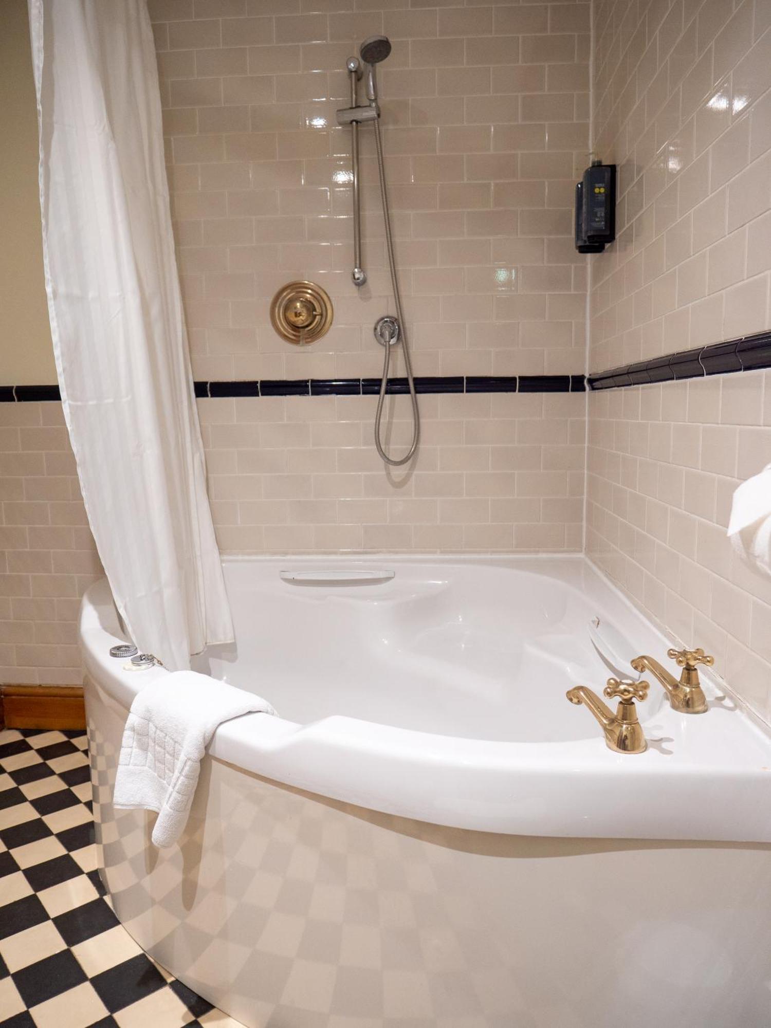 The Vestry Hotel Чичестър Екстериор снимка